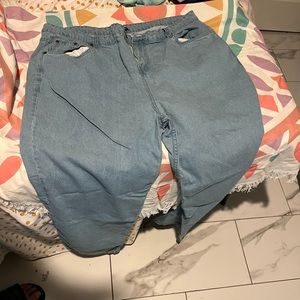 Wide legged pants, tear style on left side